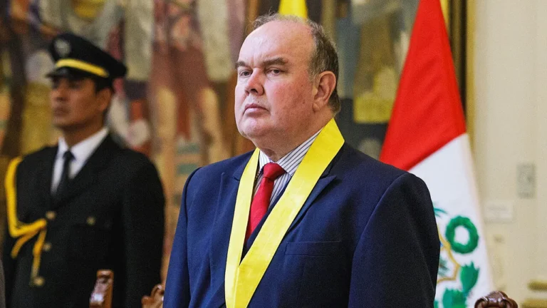 El exalcalde y excandidato presidencial descartó asumir su curul en el Senado alegando "fraude electoral" y anunció que irá como teniente alcalde en la fórmula de Luis Rubio para las elecciones municipales del 4 de octubre.